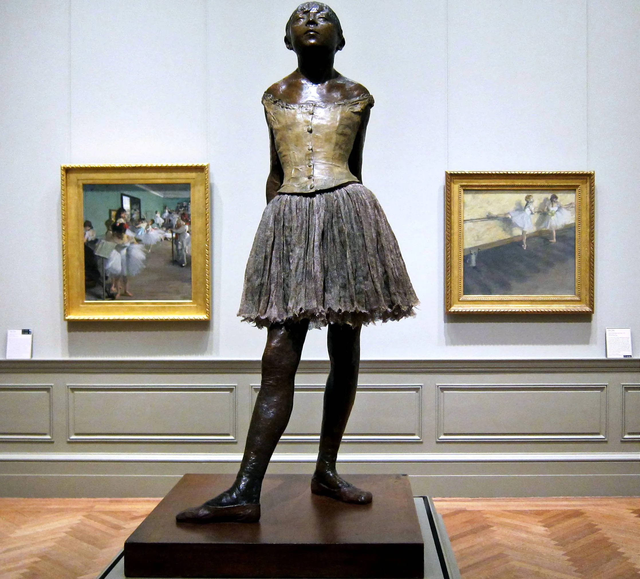 Petite danseuse de quatorze ans d'Edgar Degas, coulée à titre posthume en 1922, bronze